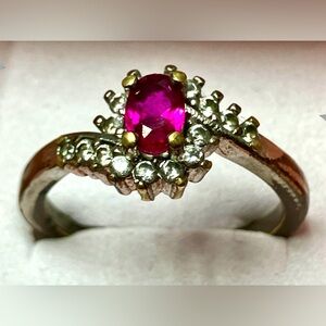 Vintage Silver Tone Ring • Hot Pink Center w/ 16 Clear Halo Stones • Size 7.5